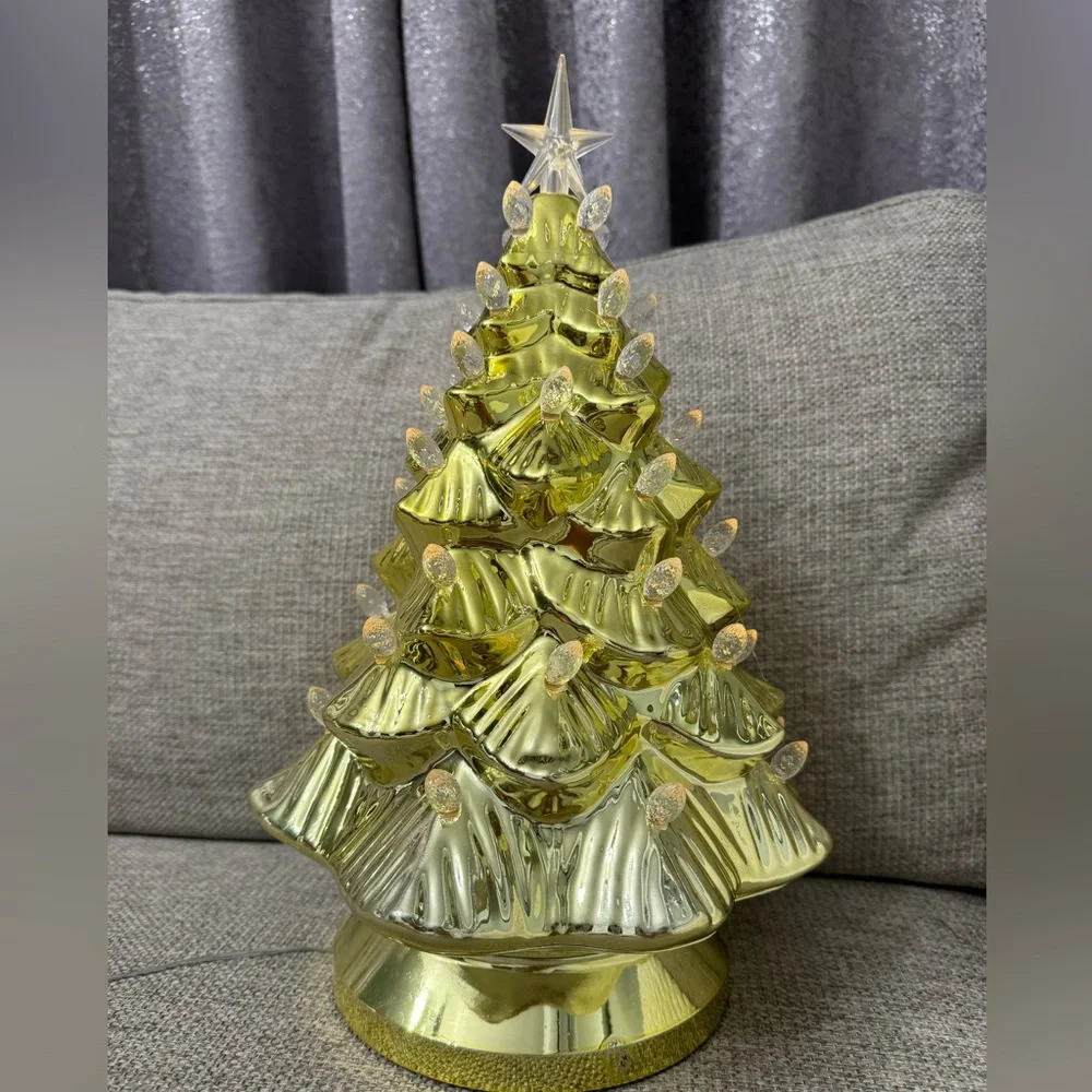 Nostalgic Gold Christmas Tree - Picture 4 of 4